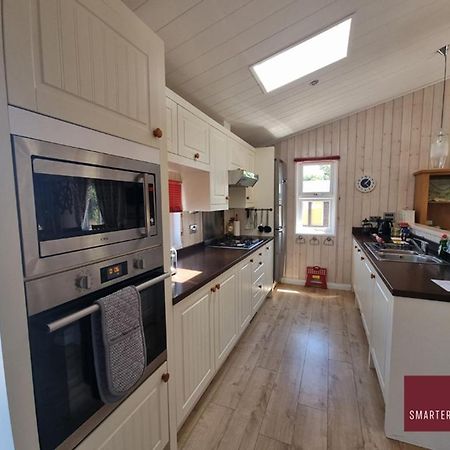 Milford On Sea - 4 Bedroom Lodge In Shorefield Country Park エクステリア 写真